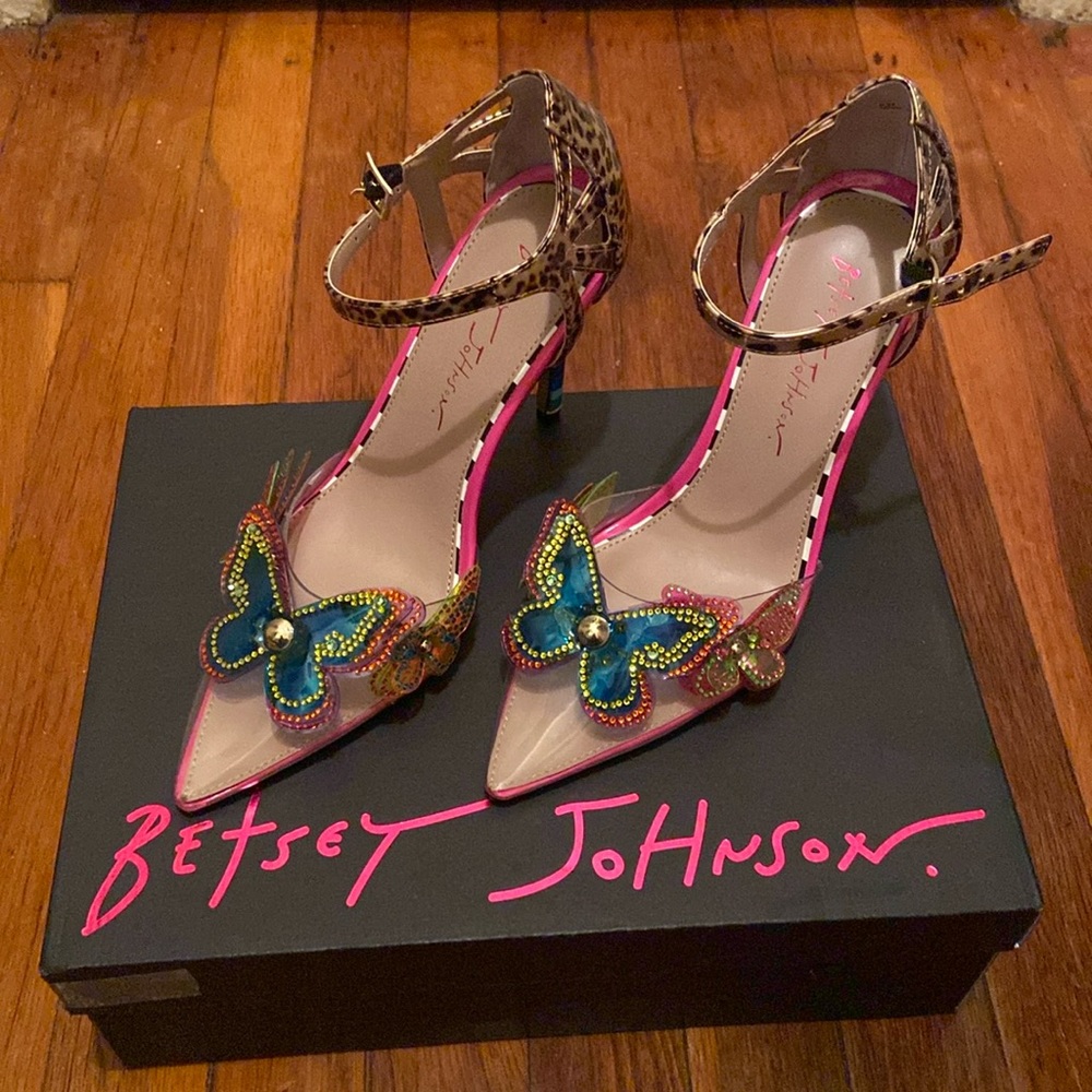 Betsey Johnson Rohan leopard multi color women’s size 8 clear heels. New!!